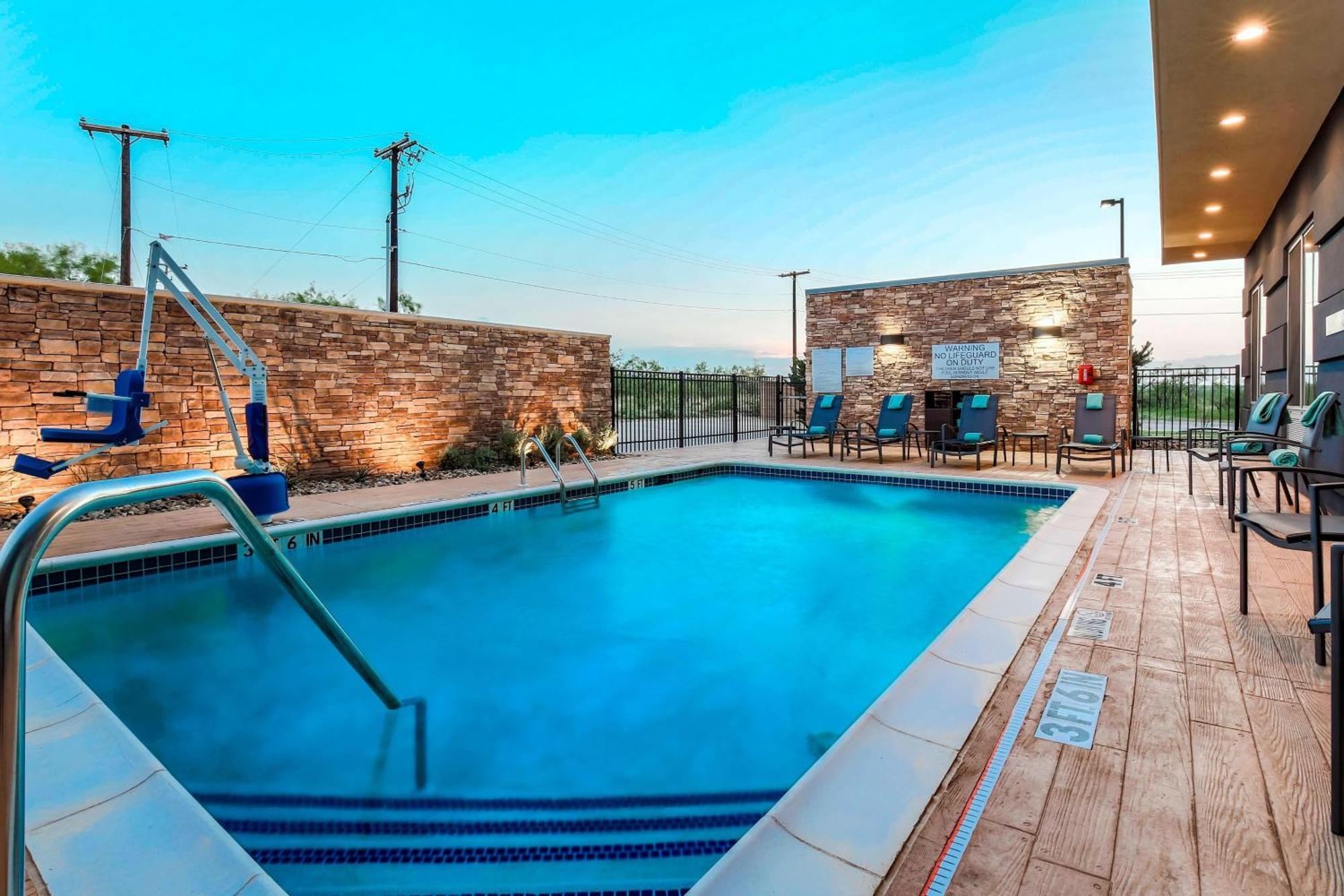 Fairfield Inn & Suites By Marriott Snyder Exteriér fotografie